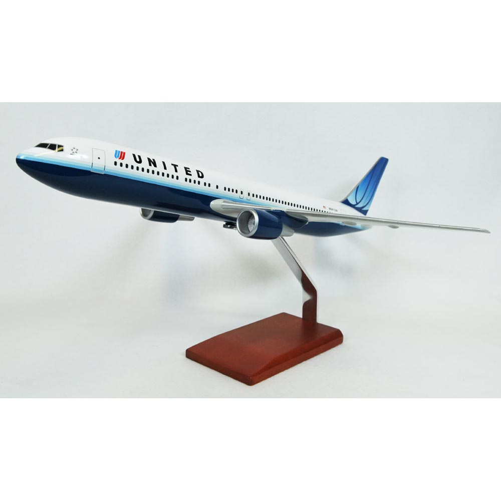 B767-300 United Model