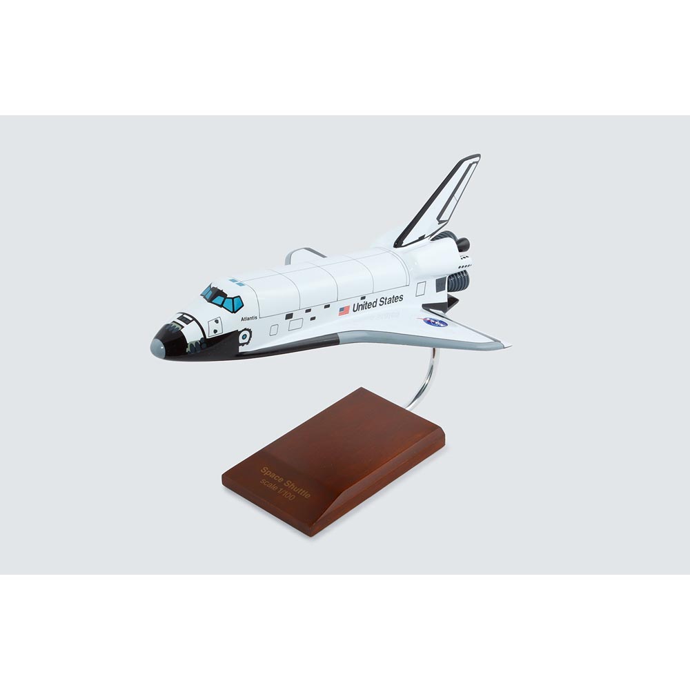 Orbiter (L) Atlantis Model