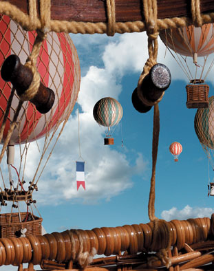 Travels Light Balloon - Red