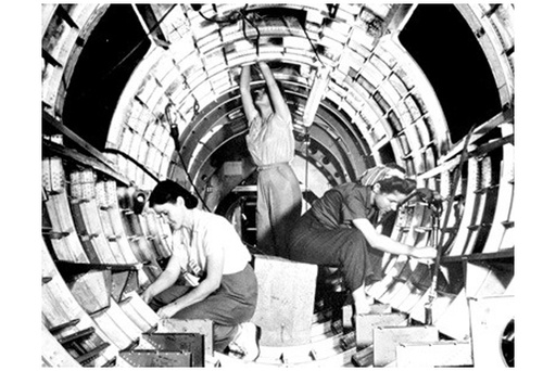 [RX1-13-17709] Rosies Flying B-17 Fortress Postcard