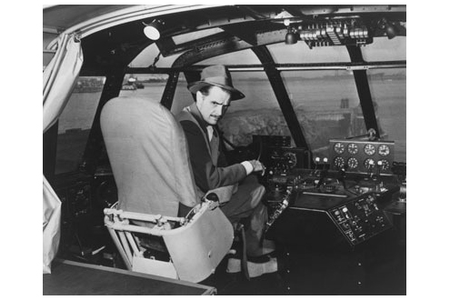 [RX1-13-17799] Postcard Howard Hughes In Spruce Goose Wooden Pln