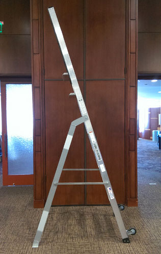 [RX1-13-15992] 10 Foot Aluminum Lock N Climb Pylon Ladder