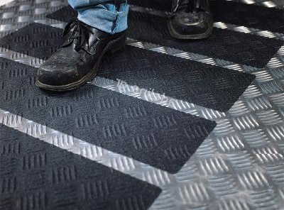 [RX1-09-05320] 3M 610 18 Black Non Skid Tape