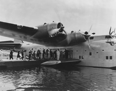[RX1-13-17070] POSTCARD PAN AM CLIPPER