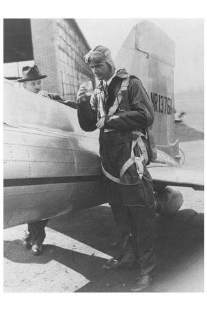 [RX1-13-17798] Postcard Howard Hughes Boarding Plane