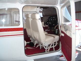 [RX1-05-01610] Cessna Front Entry Door Seal